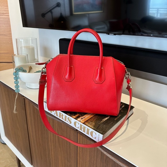AUTHENTIC GIVENCHY 'ANTIGONA' BAG (MEDIUM) in RED LEATHER ❤️ - Picture 4 of 13